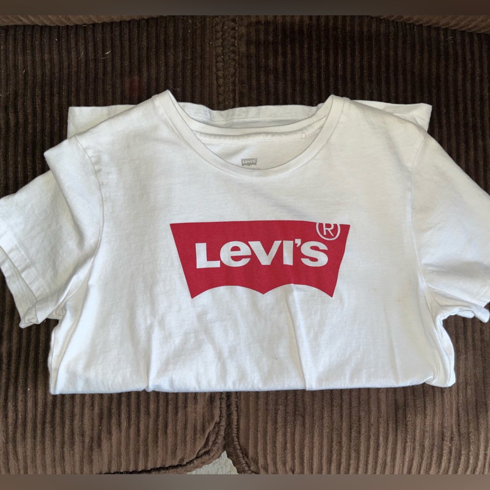 Levi’s tshirt